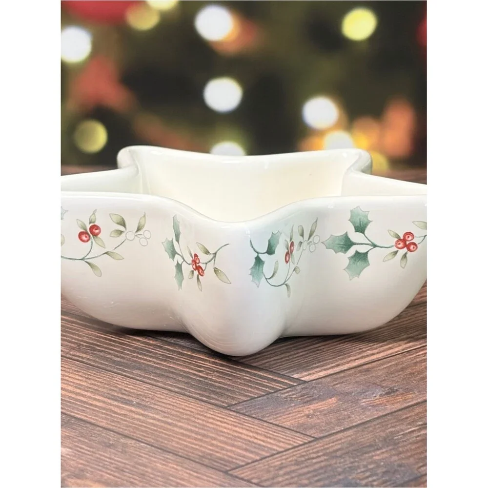 Pfaltzgraff Winterberry Star Shaped Serving Bowl Christmas Holly Dish